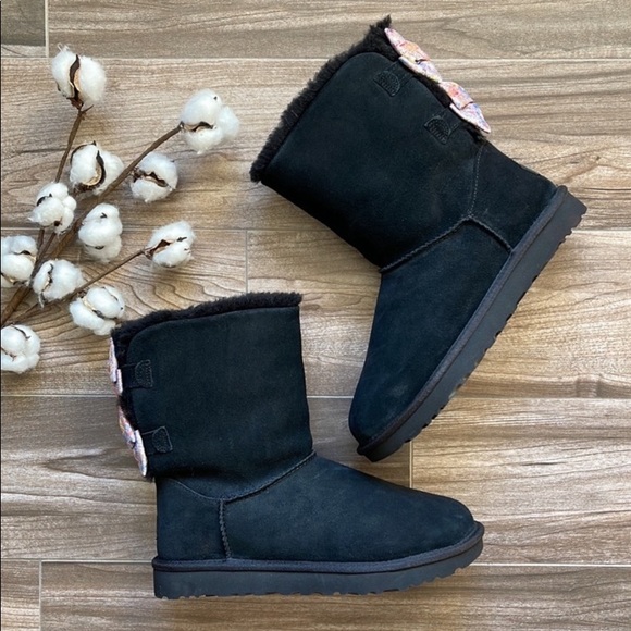 🌿UGG- W BAILEY BOW ABSTRACT SPLATTER BOOTS🌿 - Picture 5 of 13